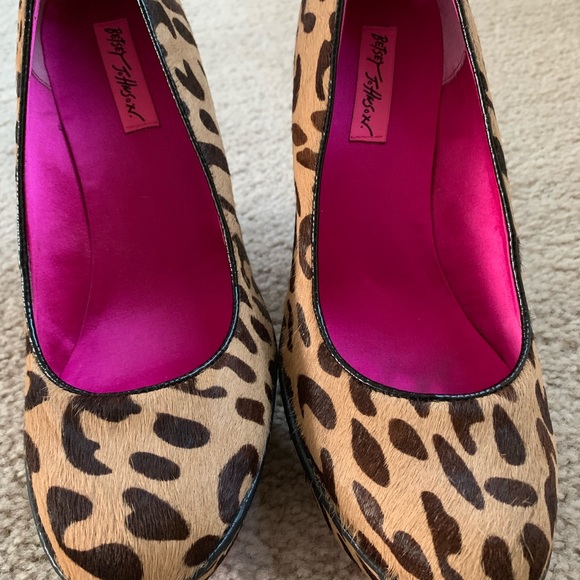 Betsey Johnson Leopard wedges - Picture 3 of 5